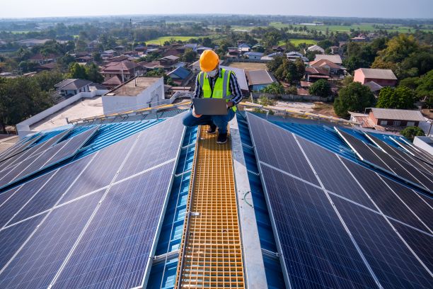 Instalación de paneles solares. 